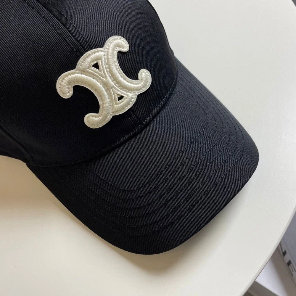 CELINE TRIOMPHE BASEBALL CAP IN COTTON Size
M NWOT with DUSTING BAG - Picture 5 of 7